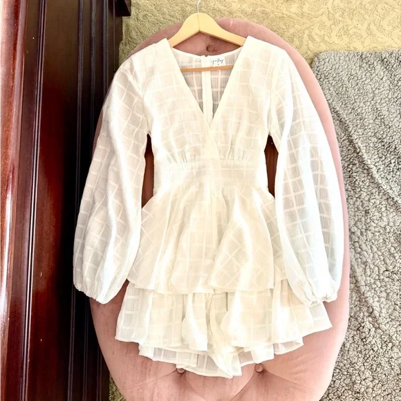 White romper long sleeves wrap size US10/ Medium - Picture 3 of 11